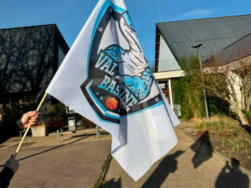 Drapeaux : personnalisation en sublimation sur tissu VAL DE SEINE BASKET