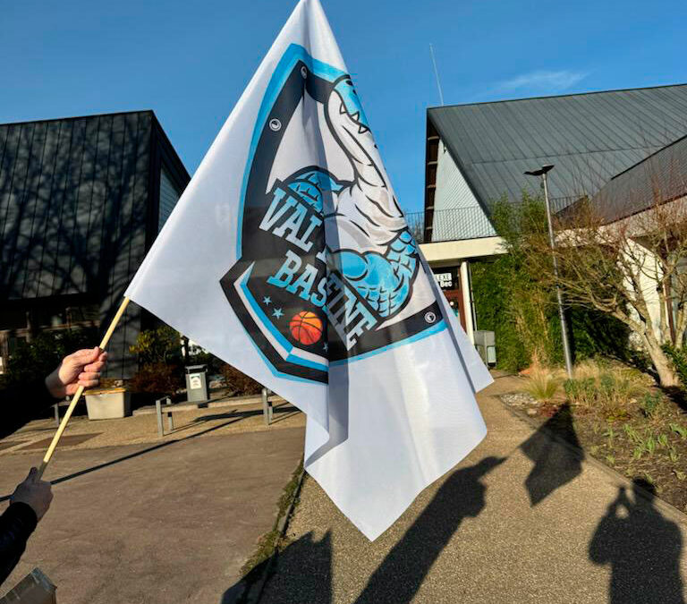 Drapeaux : personnalisation en sublimation sur tissu VAL DE SEINE BASKET